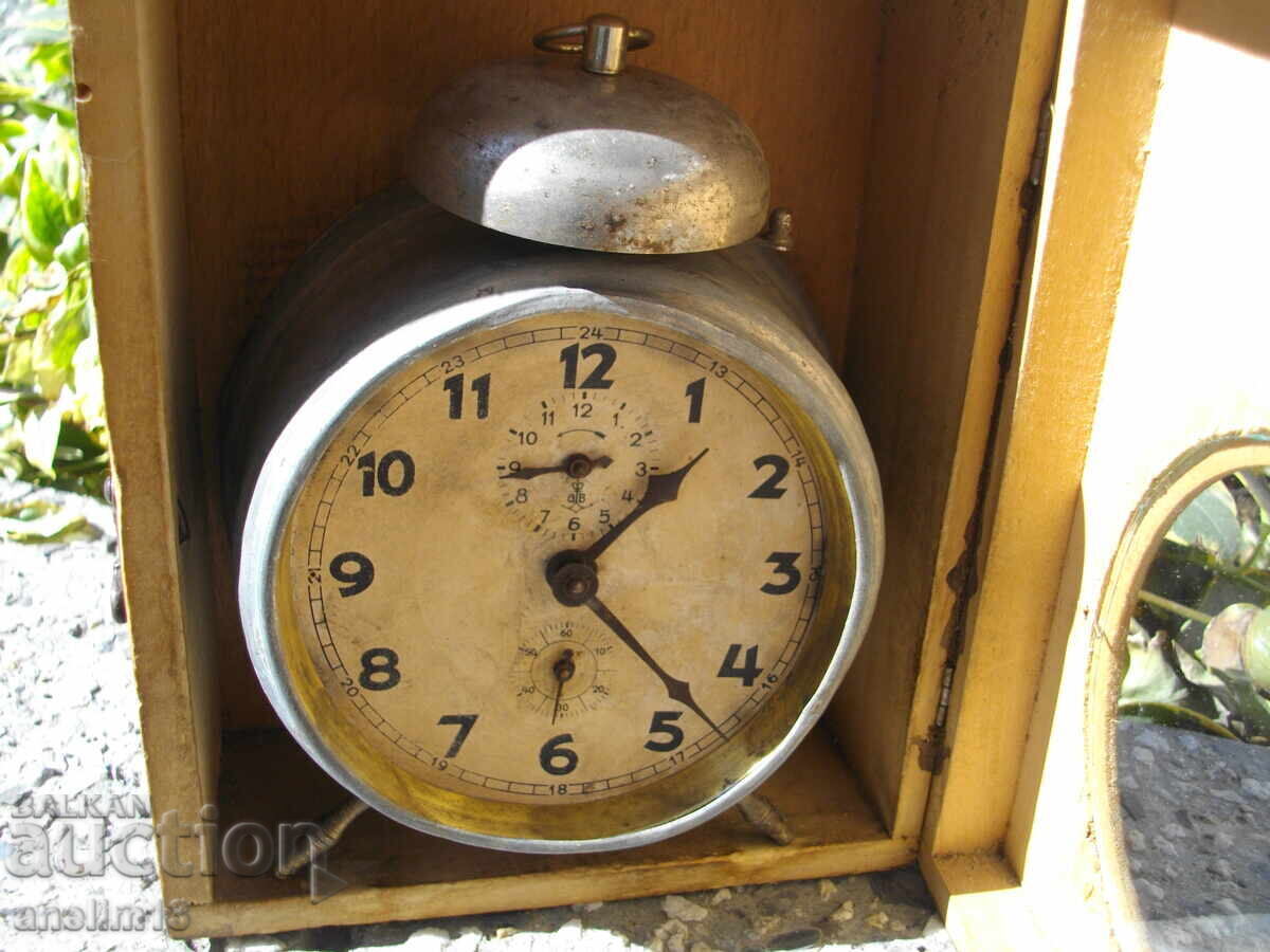 Συλλεκτικό Παλιό Ξυπνητήρι GUSTAV BECKER + ΚΟΥΤΙ με τιμή € 40.00 | 78.23 BGN