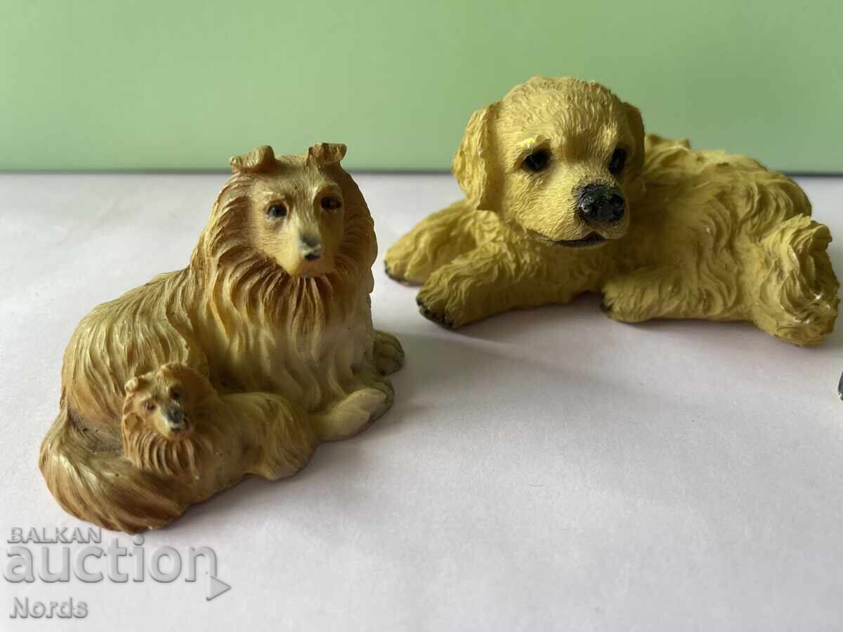 Лот фигурки кученца с цена € 2.70 | 5.28 лв.