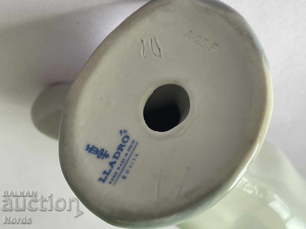 Доставка на LLADRO фигурка с маркировка