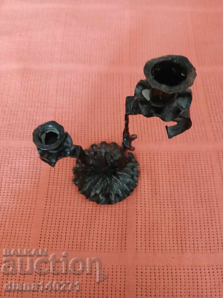 Κηροπήγιο από σφυρήλατο σίδερο με τιμή € 1.70 | 3.32 BGN