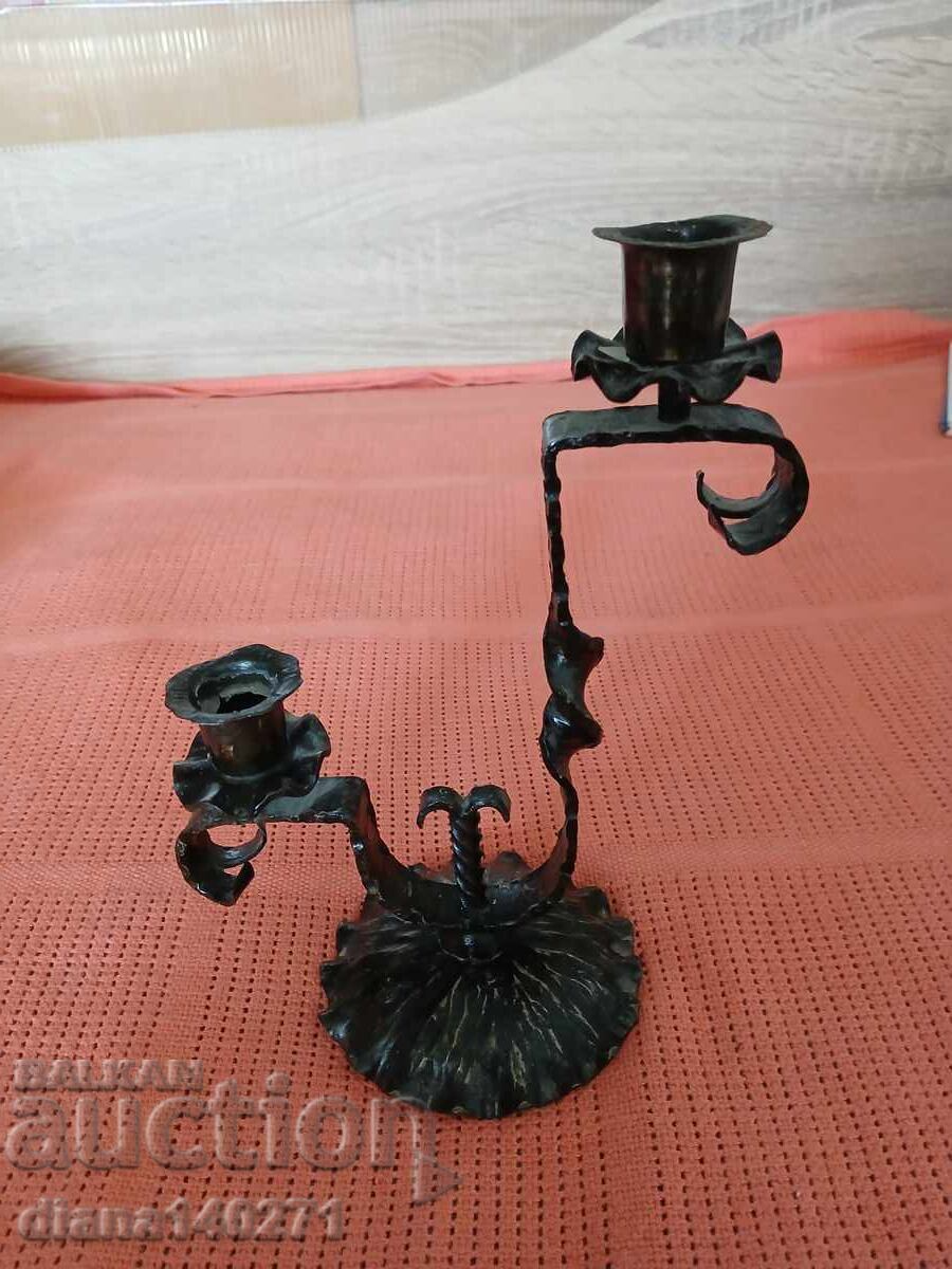 Κηροπήγιο από σφυρήλατο σίδερο