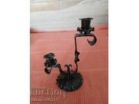 Κηροπήγιο από σφυρήλατο σίδερο