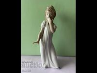 ΝΑΟ πορσελάνινο ειδώλιο