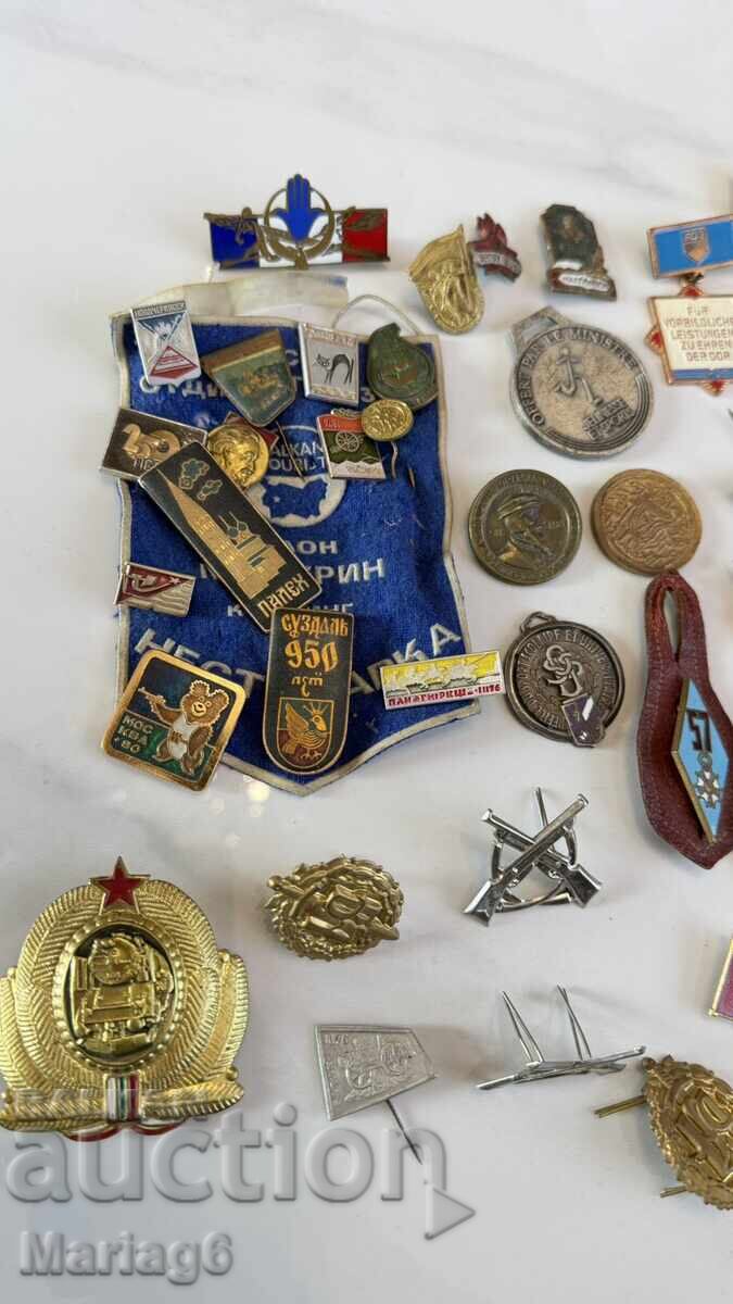 Мега лот 77 медали, значки има и редки от 1 цент с цена € 15.33 | 29.98 лв.