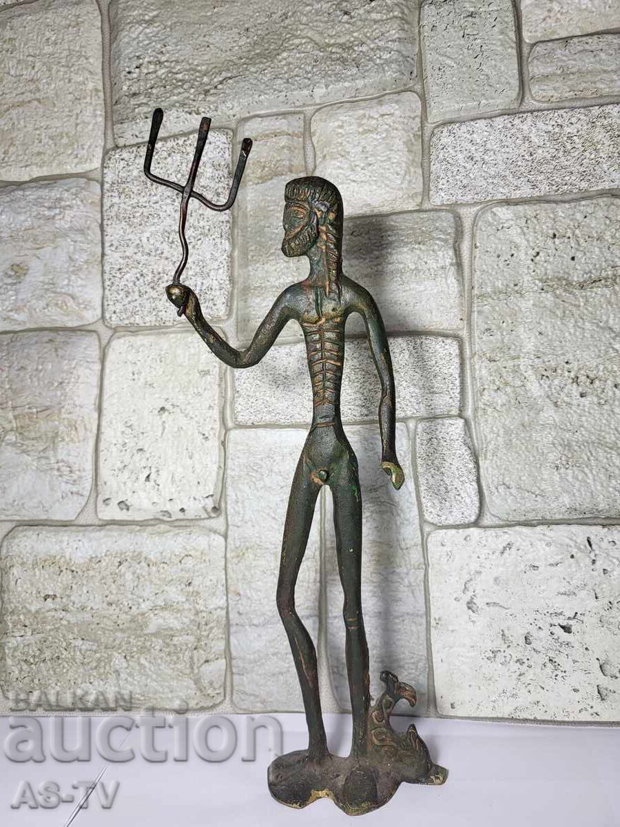Veche statuetă de bronz a zeului Poseidon