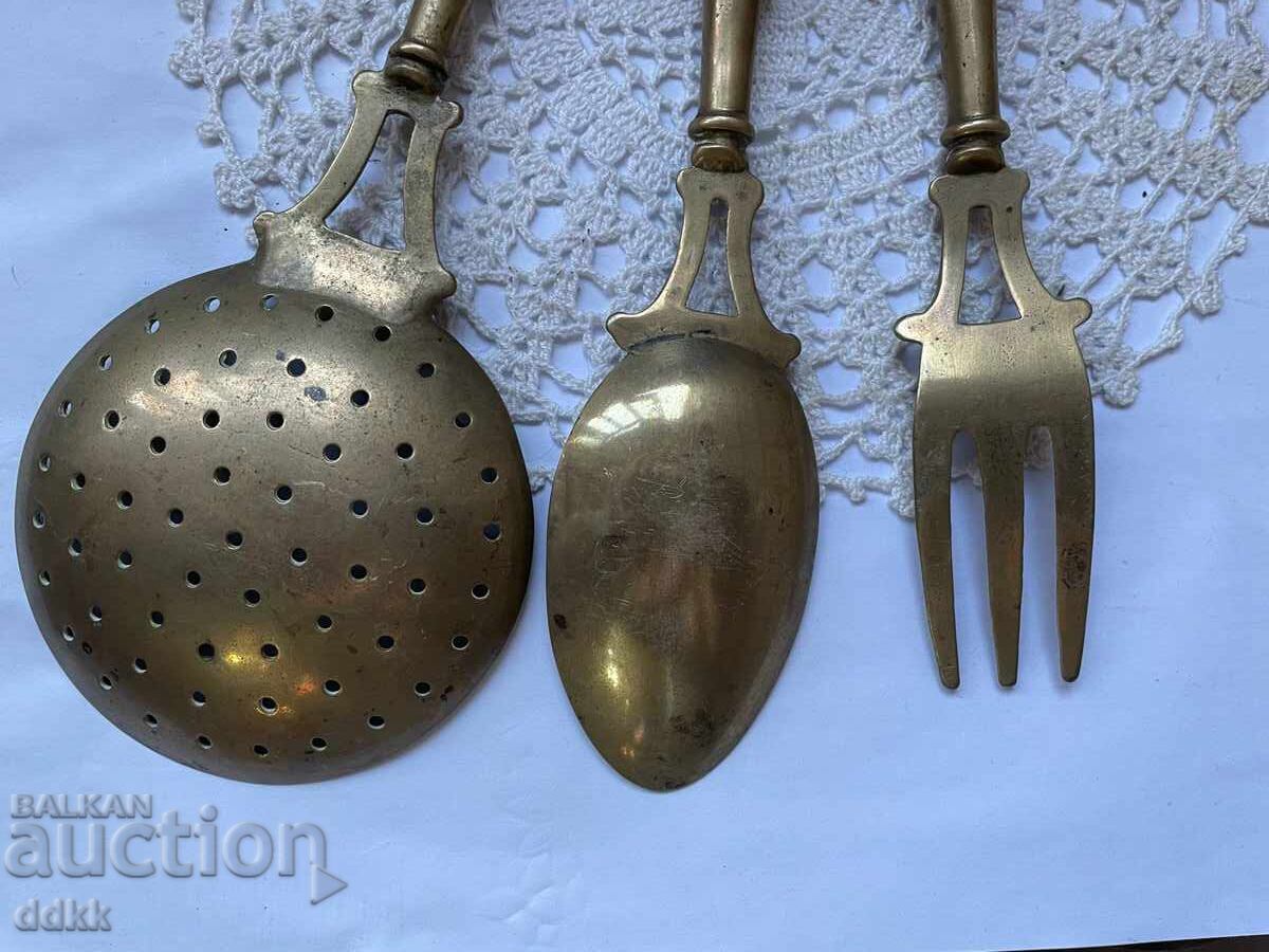 Delivery of Beautiful brass cookware from England