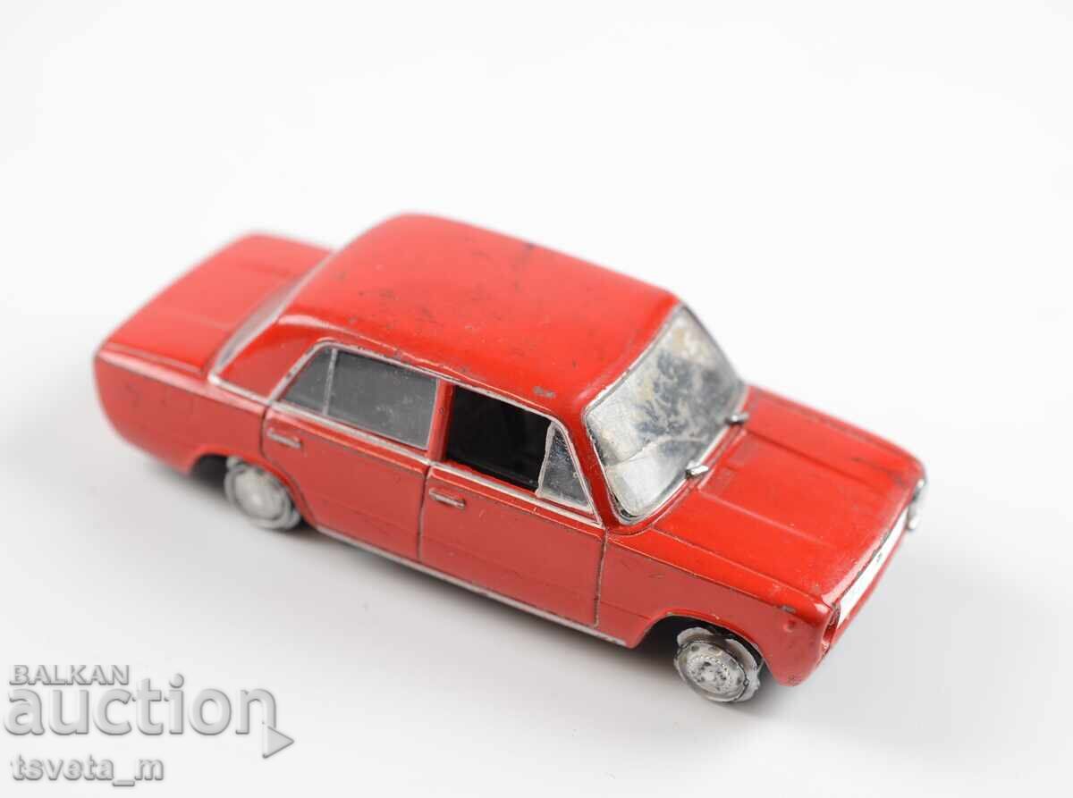 Cărucior metalic model de automobil VAZ-2101 Jiguli URSS cu preț € 6.00 | 11.74 BGN