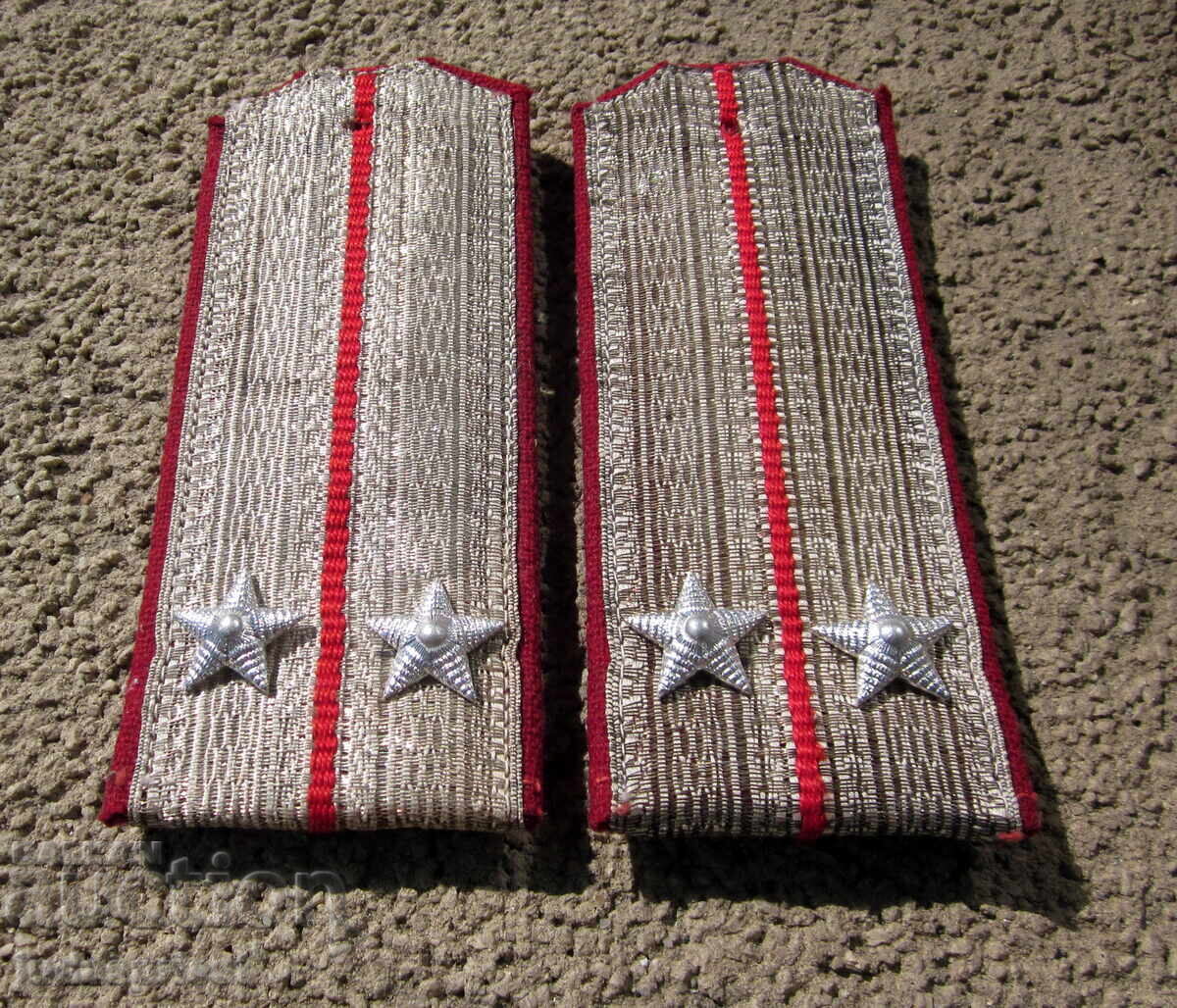 Bŭlgarski politseĭski MVR ΚΔΣ επωμίδες με ασημένια κλωστή πρώιμος σοσιαλισμός με τιμή € 20.00 | 39.12 BGN Bŭlgarski politseĭski MVR ΚΔΣ επωμίδες με ασημένια κλωστή πρώιμος σοσιαλισμός με τιμή € 20.00 | 39.12 BGN