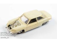 Πλαστικό αυτοκινητάκι μοντέλο Panhard 24 BT Σοβιετικής Ένωσης
