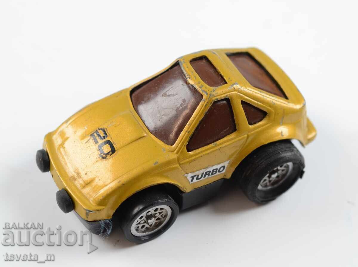 Cărucior metalic model de automobil Tonka Clutch Poppers cu preț € 3.00 | 5.87 BGN