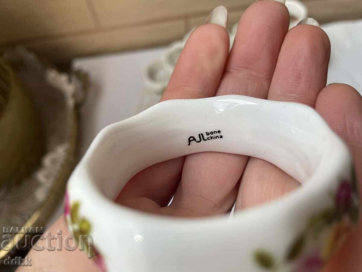 Livrarea 12 inele frumoase din Anglia, din porțelan de os, cu trandafiri