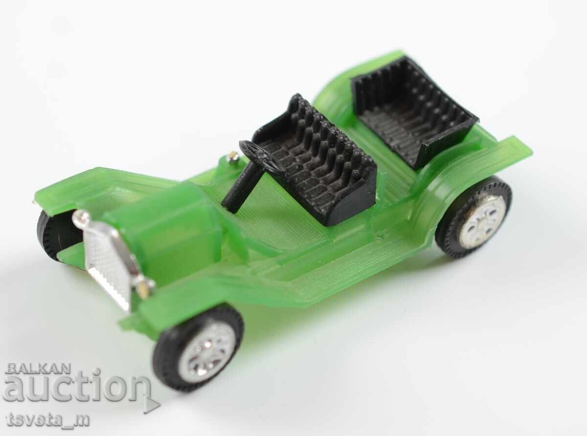 Cărucior din plastic model de mașină veche cu preț € 2.00 | 3.91 BGN