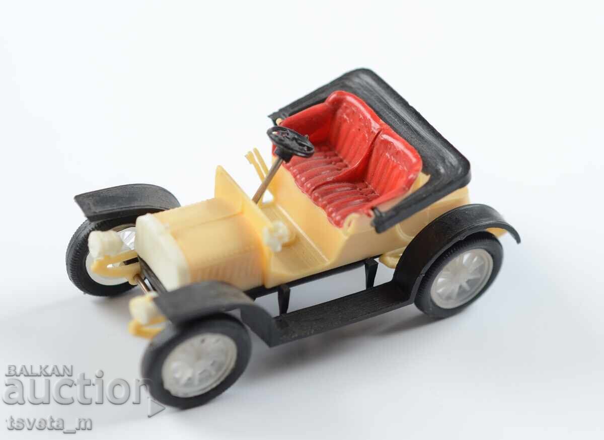 Πλαστικό καρότσι μοντέλο παλαιού αυτοκινήτου με τιμή € 2.00 | 3.91 BGN