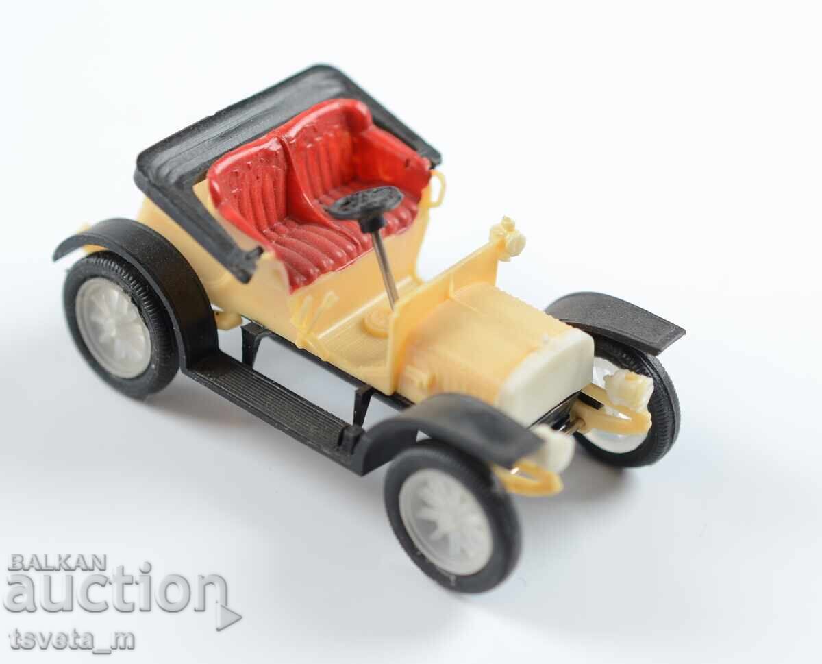 Πλαστικό καρότσι μοντέλο παλαιού αυτοκινήτου