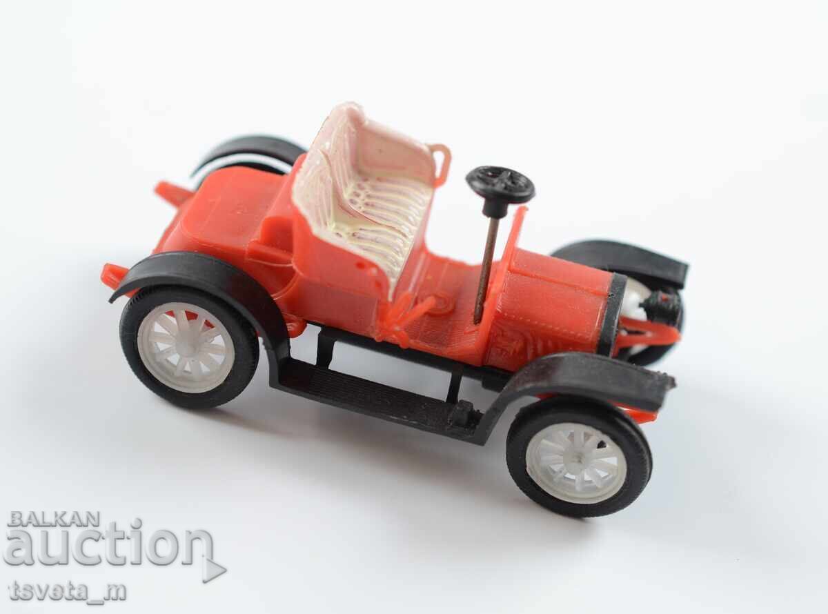 Cărucior din plastic model de mașină veche cu preț € 2.00 | 3.91 BGN