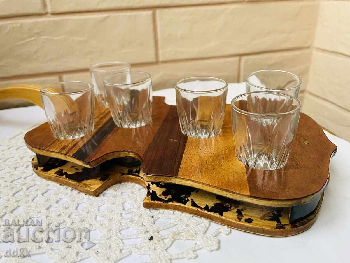 Vioară frumoasă cu 6 pahare pentru shot-uri din Anglia cu preț € 19.00 | 37.16 BGN Vioară frumoasă cu 6 pahare pentru shot-uri din Anglia cu preț € 19.00 | 37.16 BGN
