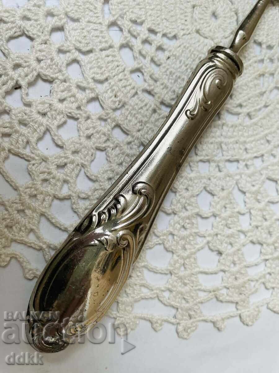 Frumoasă paletă de tort argintată din Anglia cu preț € 15.00 | 29.34 BGN