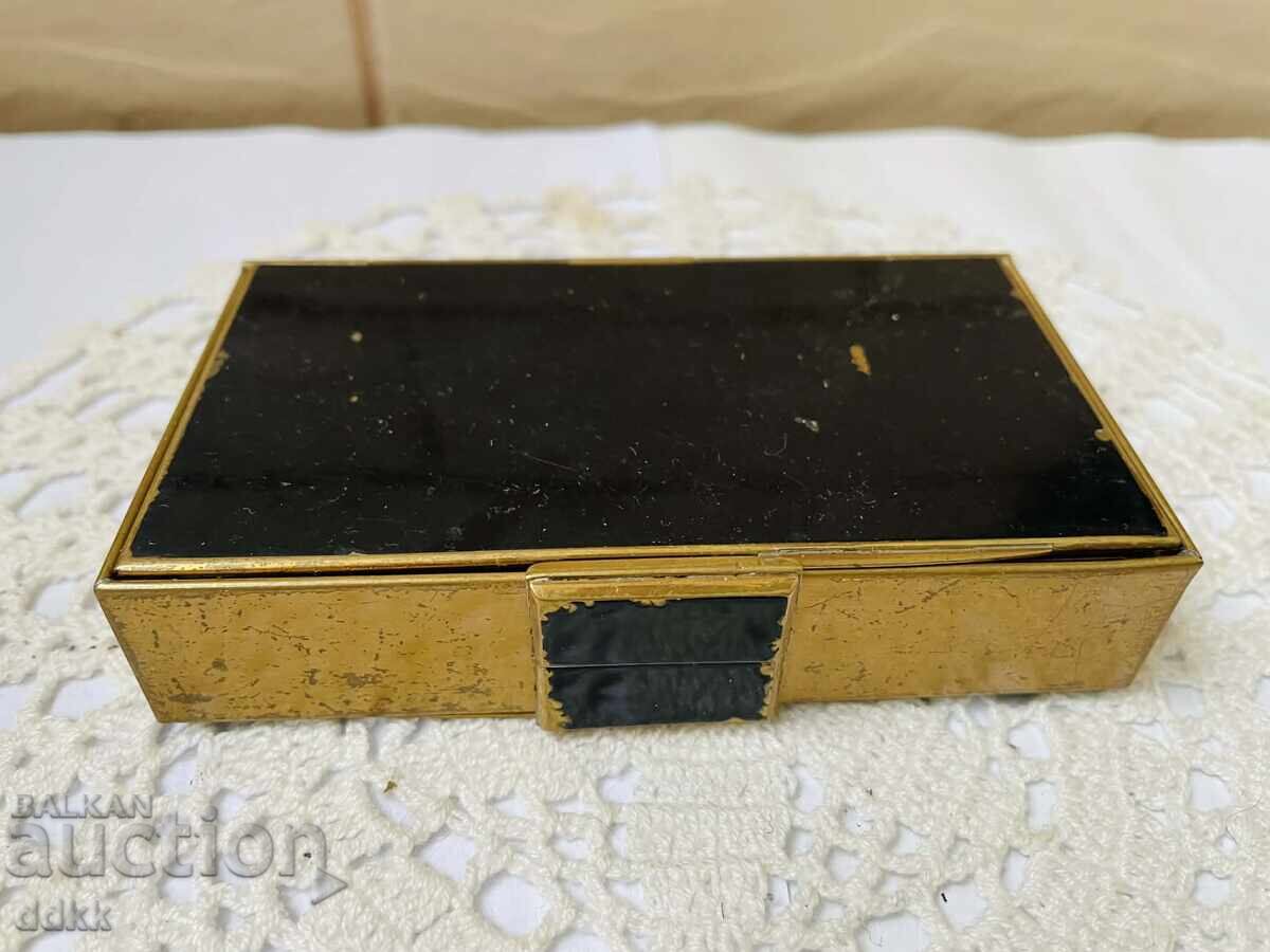 Πρακτικό και βολικό ορειχάλκινο κουτί από την Αγγλία - 5