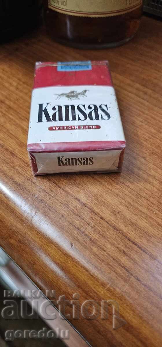 Παλιά συλλεκτικά τσιγάρα Kansas από τη δεκαετία του '80! με τιμή € 15.00 | 29.34 BGN Παλιά συλλεκτικά τσιγάρα Kansas από τη δεκαετία του '80! με τιμή € 15.00 | 29.34 BGN