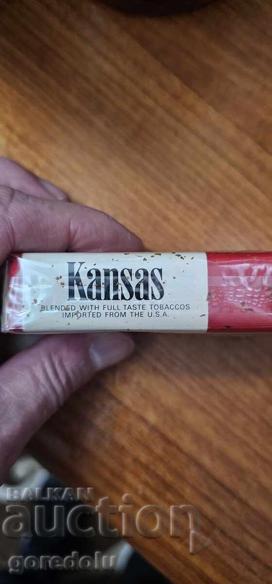 Δημοπρασία Παλιά συλλεκτικά τσιγάρα Kansas από τη δεκαετία του '80! Δημοπρασία Παλιά συλλεκτικά τσιγάρα Kansas από τη δεκαετία του '80!