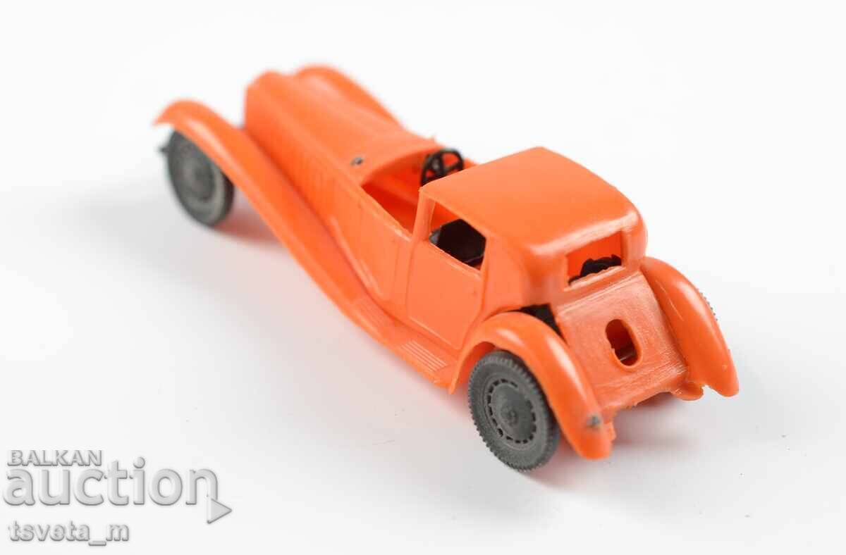 Аукцион Пластмасова количка модел на старинен автомобил BUGATTI 1930 Аукцион Пластмасова количка модел на старинен автомобил BUGATTI 1930