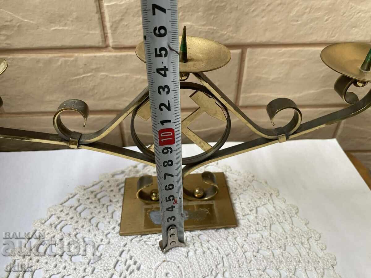 Livrarea Frumos sfeșnic de alamă cu 3 brațe