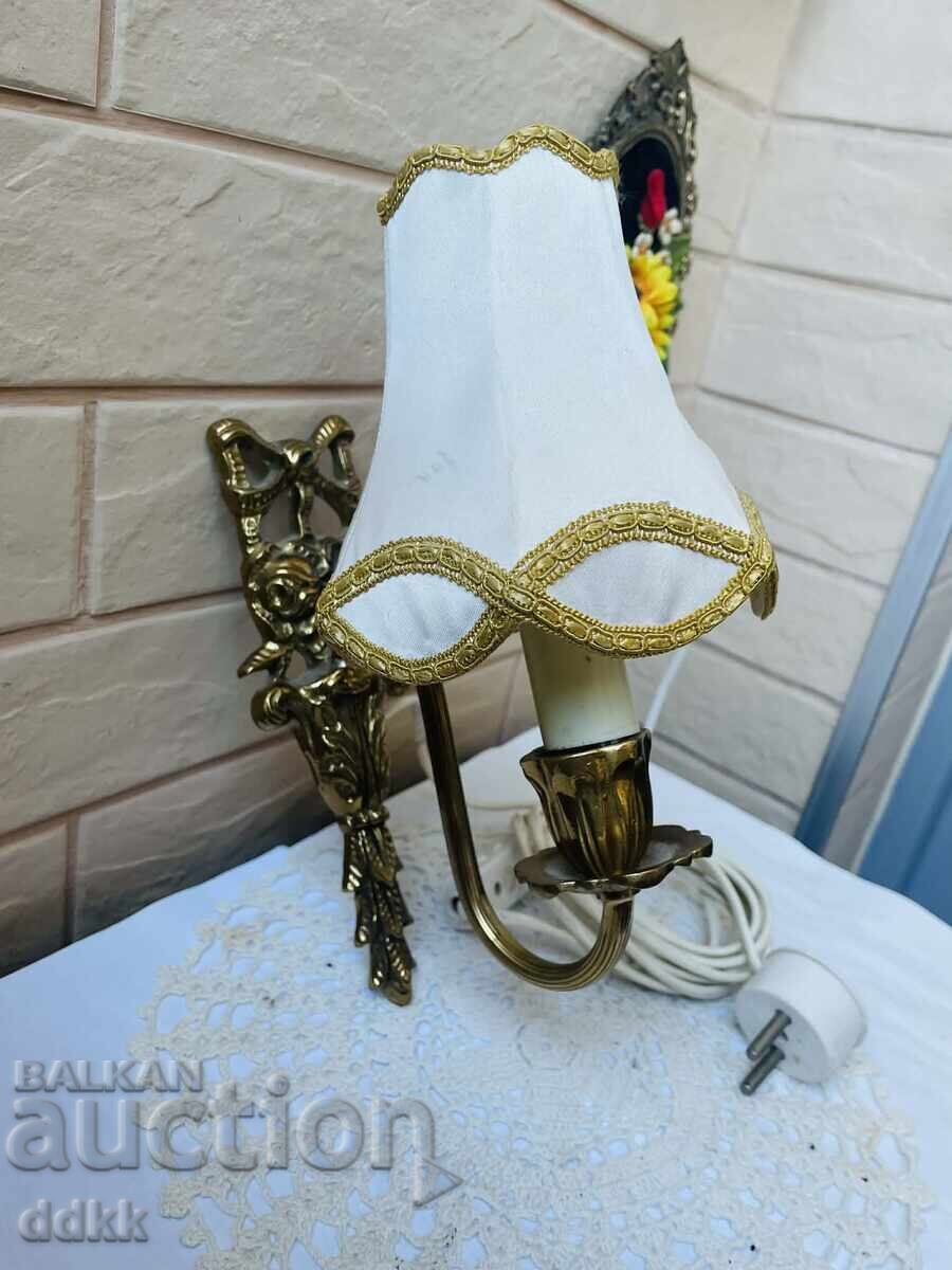 Lampă de perete din alamă frumoasă din Anglia cu preț € 25.00 | 48.90 BGN Lampă de perete din alamă frumoasă din Anglia cu preț € 25.00 | 48.90 BGN