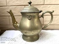 Красив месингов чайник от Англия, масивен и здрав, тежък