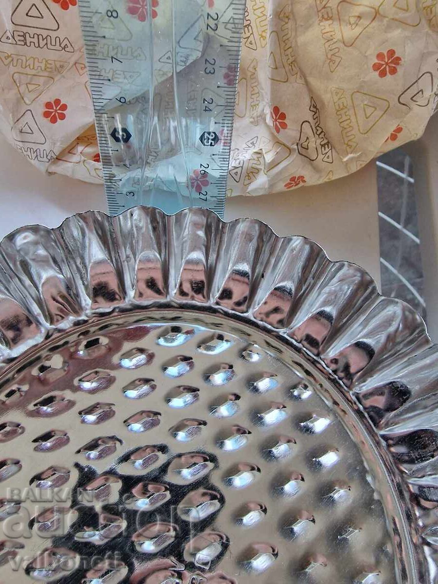 Доставка на Нови метални тавички за кекс от едно време (НРБ)