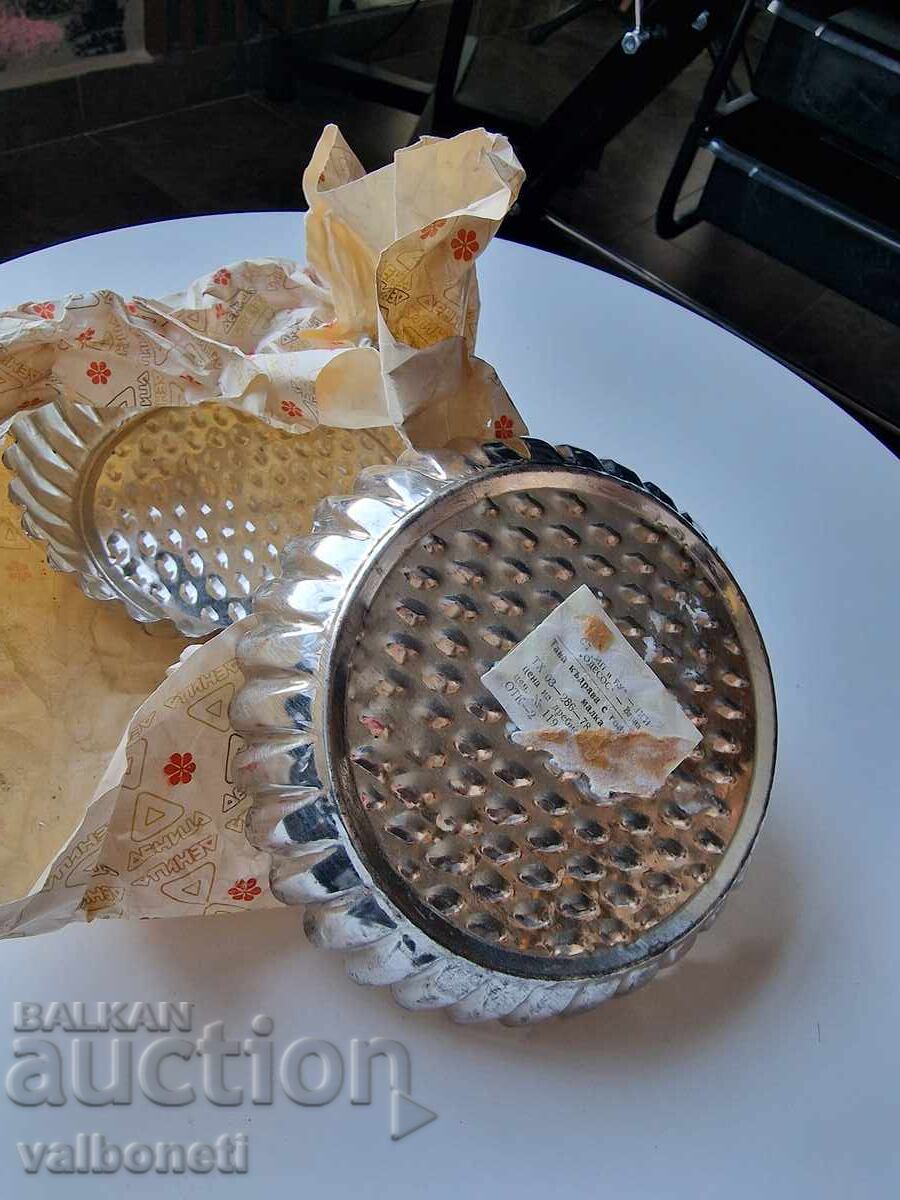 Нови метални тавички за кекс от едно време (НРБ)