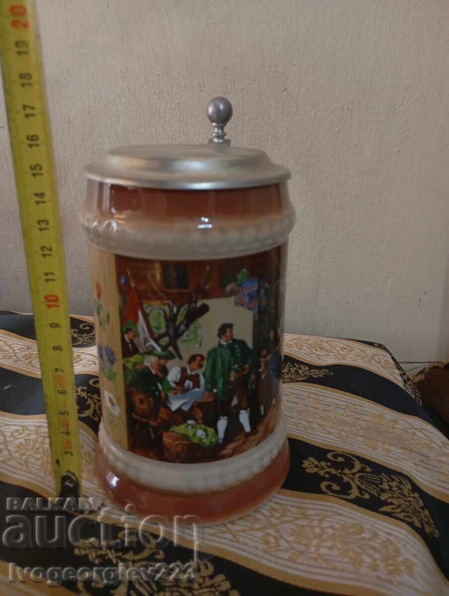 Стара халба за бира с капак с цена € 12.00 | 23.47 лв.