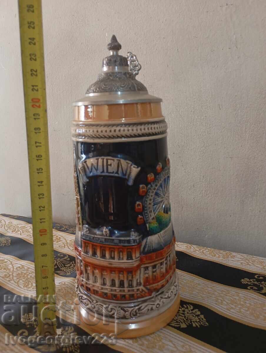 Cană veche de bere cu capac cu preț € 22.00 | 43.03 BGN