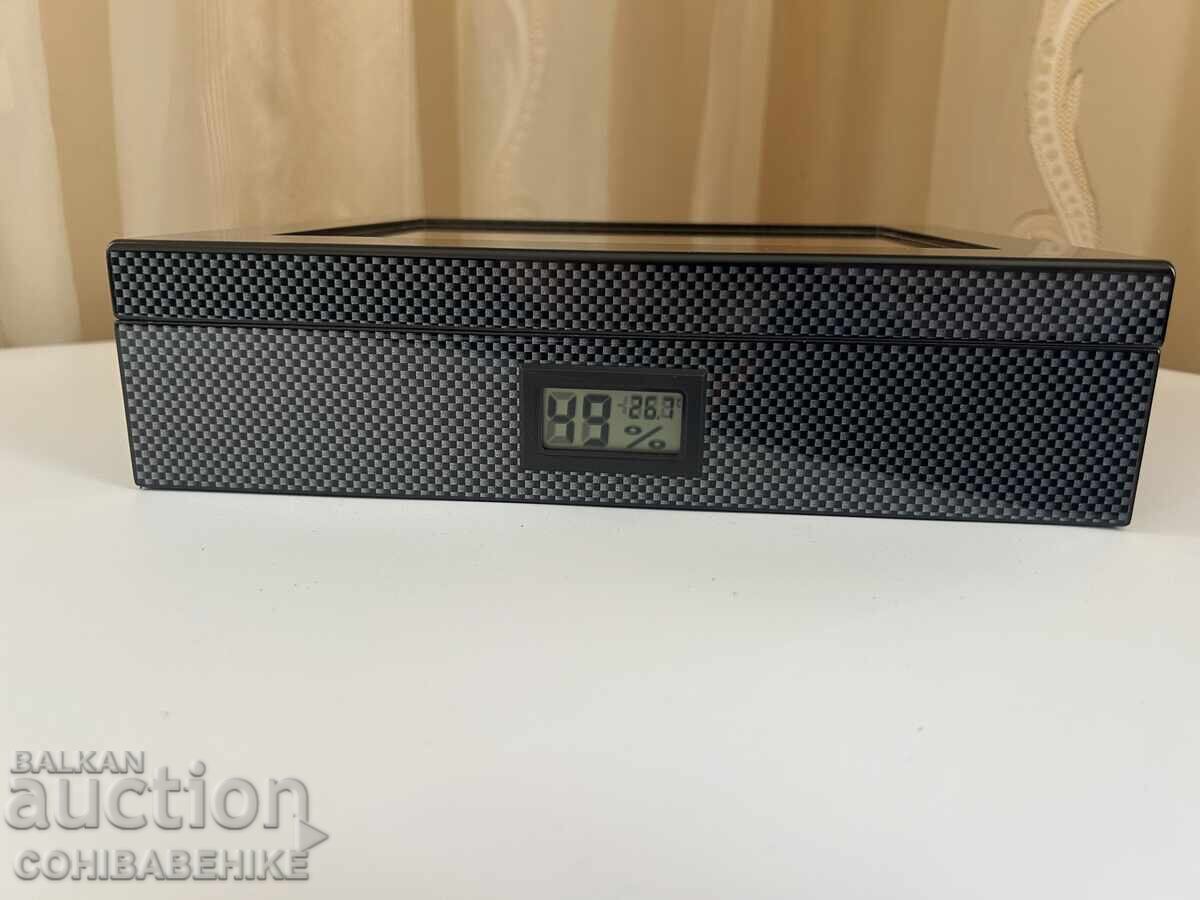 Humidor pentru trabucuri – cedru spaniol | design carbon | higrometru cu preț € 70.00 | 136.91 BGN