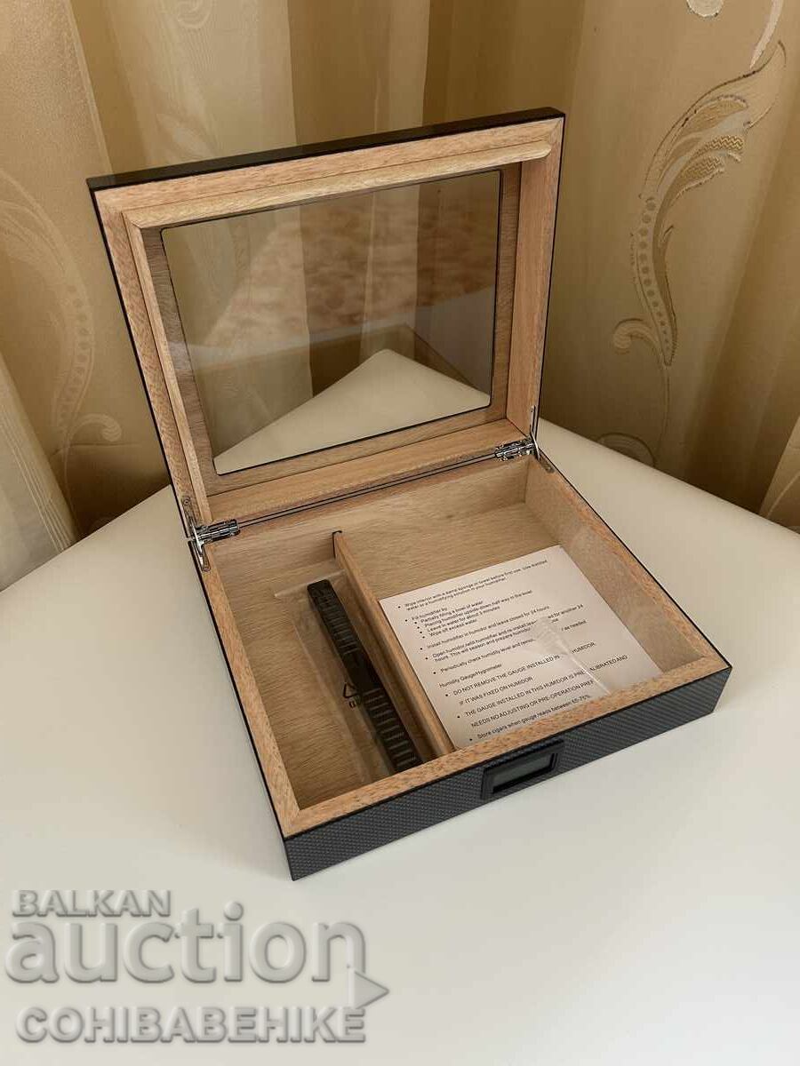 Livrarea Humidor pentru trabucuri – cedru spaniol | design carbon | higrometru