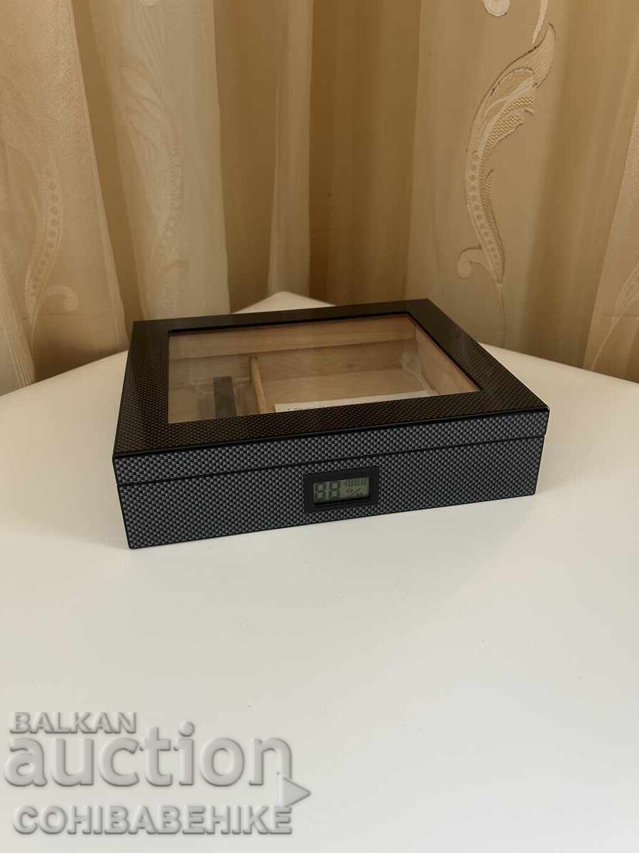 Humidor pentru trabucuri – cedru spaniol | design carbon | higrometru Humidor pentru trabucuri – cedru spaniol | design carbon | higrometru
