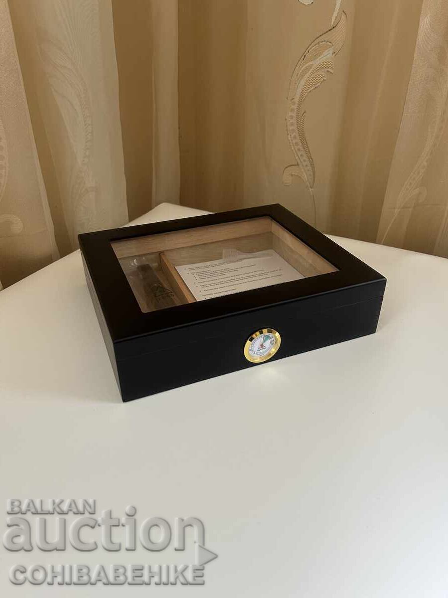 Луксозен хумидор за пури | Кедрово дърво | Хигрометър | 20 п с цена € 60.00 | 117.35 лв.