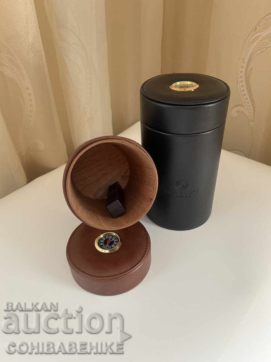 Delivery of Portable cigar humidor – 18 cigars, cedar and hygrometer