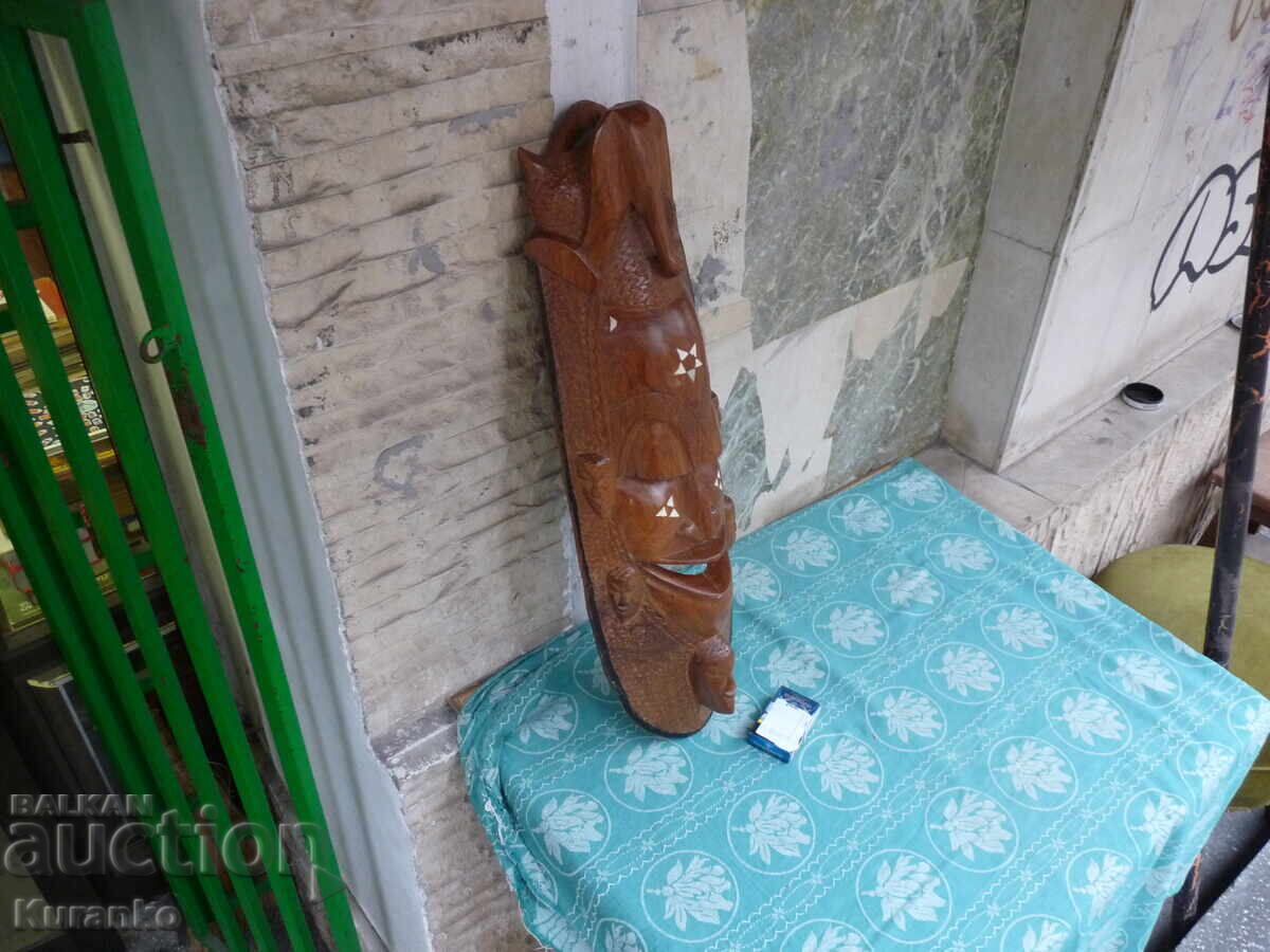 Veche figurină masivă din lemn cu preț € 60.00 | 117.35 BGN