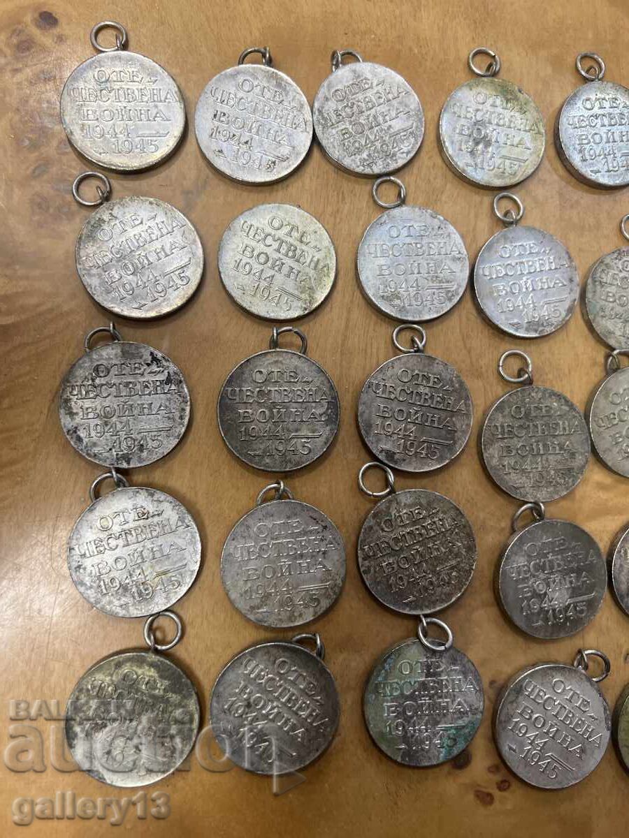 Δημοπρασία Μετάλλια Πατριωτικού Πολέμου 1944-45, παρτίδα 37 τεμαχίων Δημοπρασία Μετάλλια Πατριωτικού Πολέμου 1944-45, παρτίδα 37 τεμαχίων