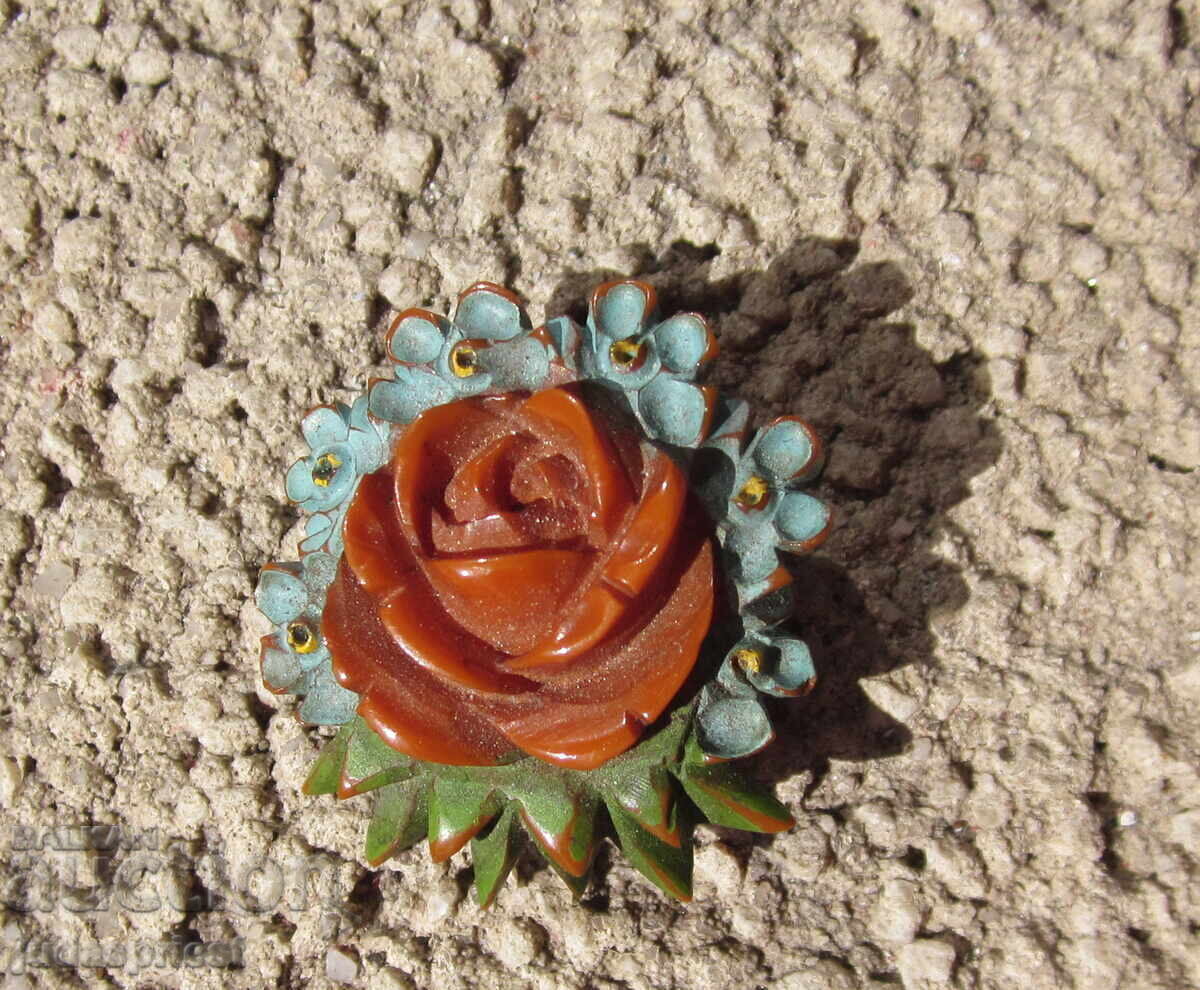 Broșă bulgărească din bachelită catalină buchet de flori trandafir cu preț € 20.00 | 39.12 BGN