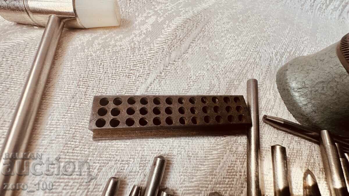 Set de scule pentru ceasornicar FAVORITE + nicovală și clește - 5