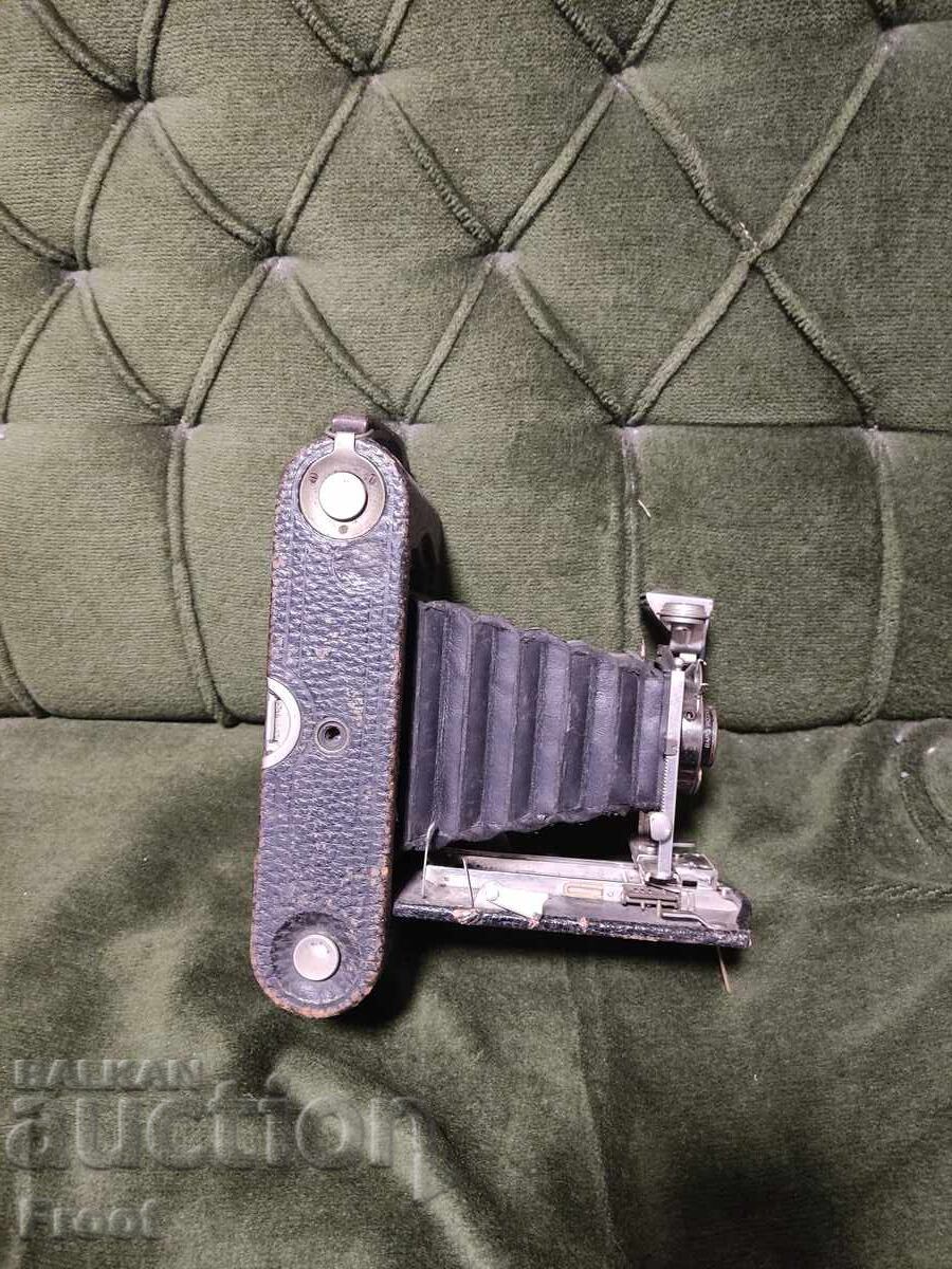 Παλαιό ρετρό φωτογραφική μηχανή με τιμή € 120.00 | 234.70 BGN