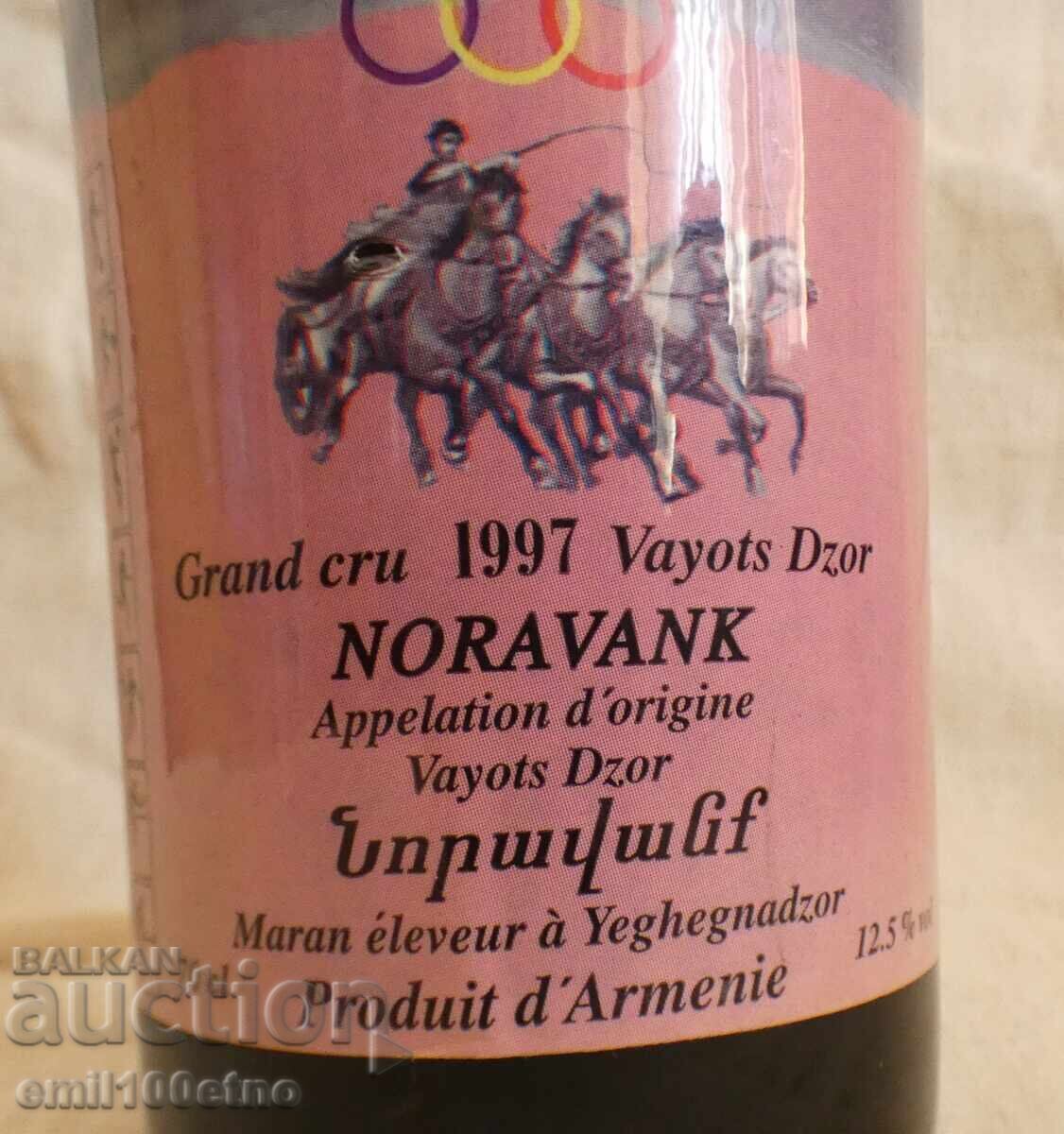 Livrarea Sticlă de vin armean NORAVANK recolta 1997 Jocurile Panarmene