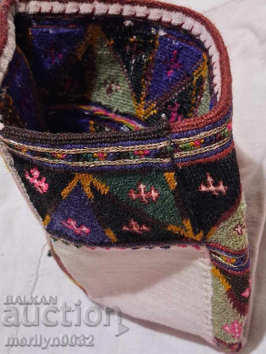 Livrarea Cămașă veche de femeie, țesută manual, broderie, chenar, zestre, costum popular