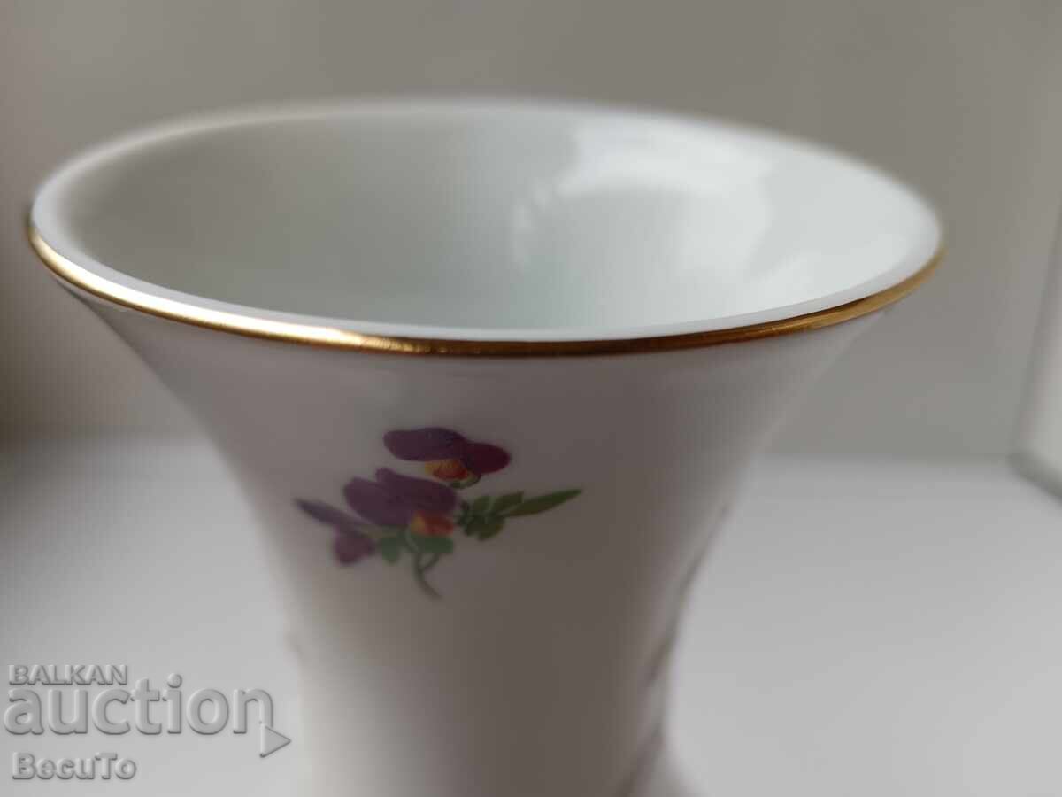 Παράδοση Πορσελάνινο βάζο KPM, διακόσμηση διάσπαρτα λουλούδια, σαν καινούργιο