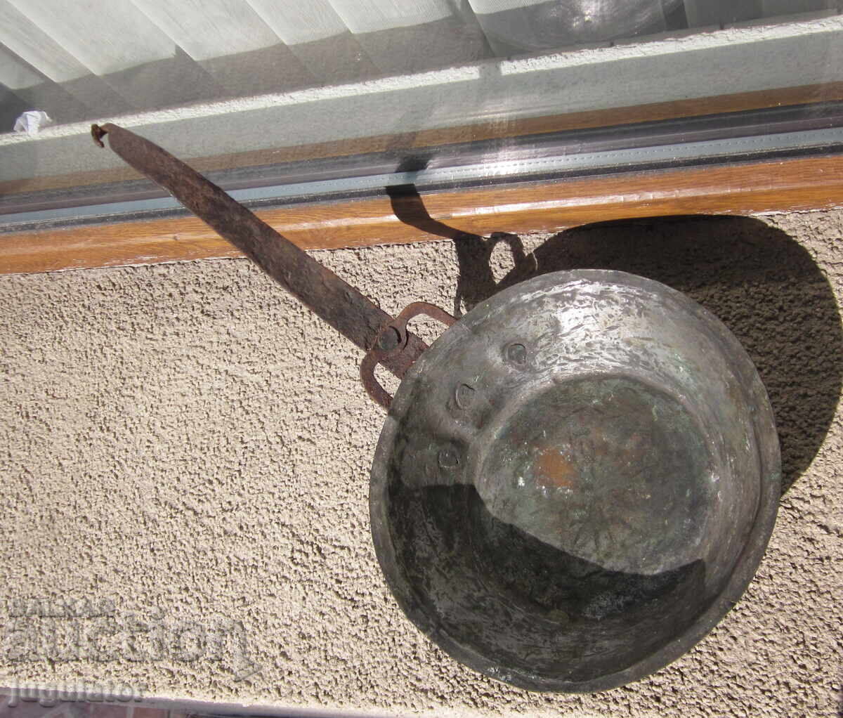 Αντίκα Βουλγαρικό χάλκινο τηγάνι από το Κάρλοβο με τιμή € 30.00 | 58.67 BGN Αντίκα Βουλγαρικό χάλκινο τηγάνι από το Κάρλοβο με τιμή € 30.00 | 58.67 BGN