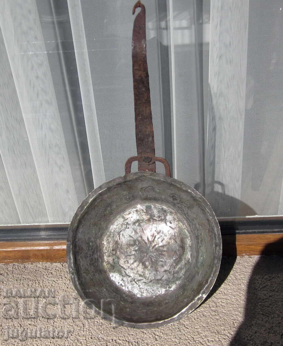 Αντίκα Βουλγαρικό χάλκινο τηγάνι από το Κάρλοβο Αντίκα Βουλγαρικό χάλκινο τηγάνι από το Κάρλοβο