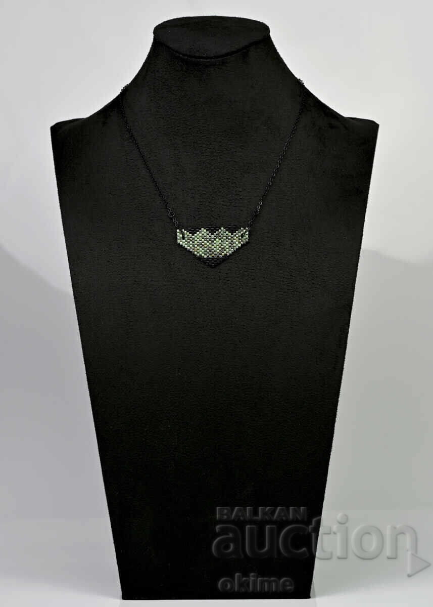 Colier verde-negru cu vârf triunghiular - 7