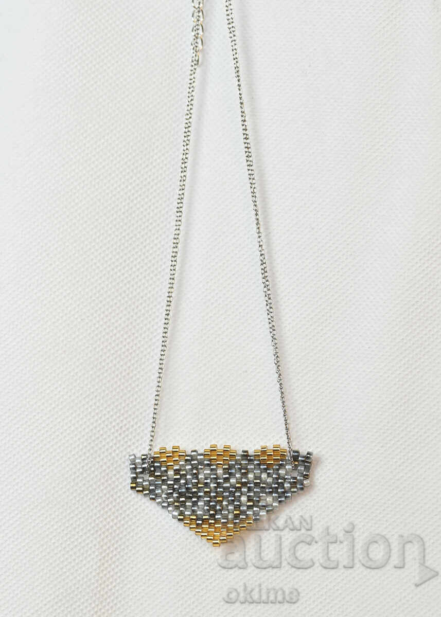 Χρυσό τριγωνικό κρεμαστό κόσμημα - κομψότητα σε γκρι και χρυσό - 5