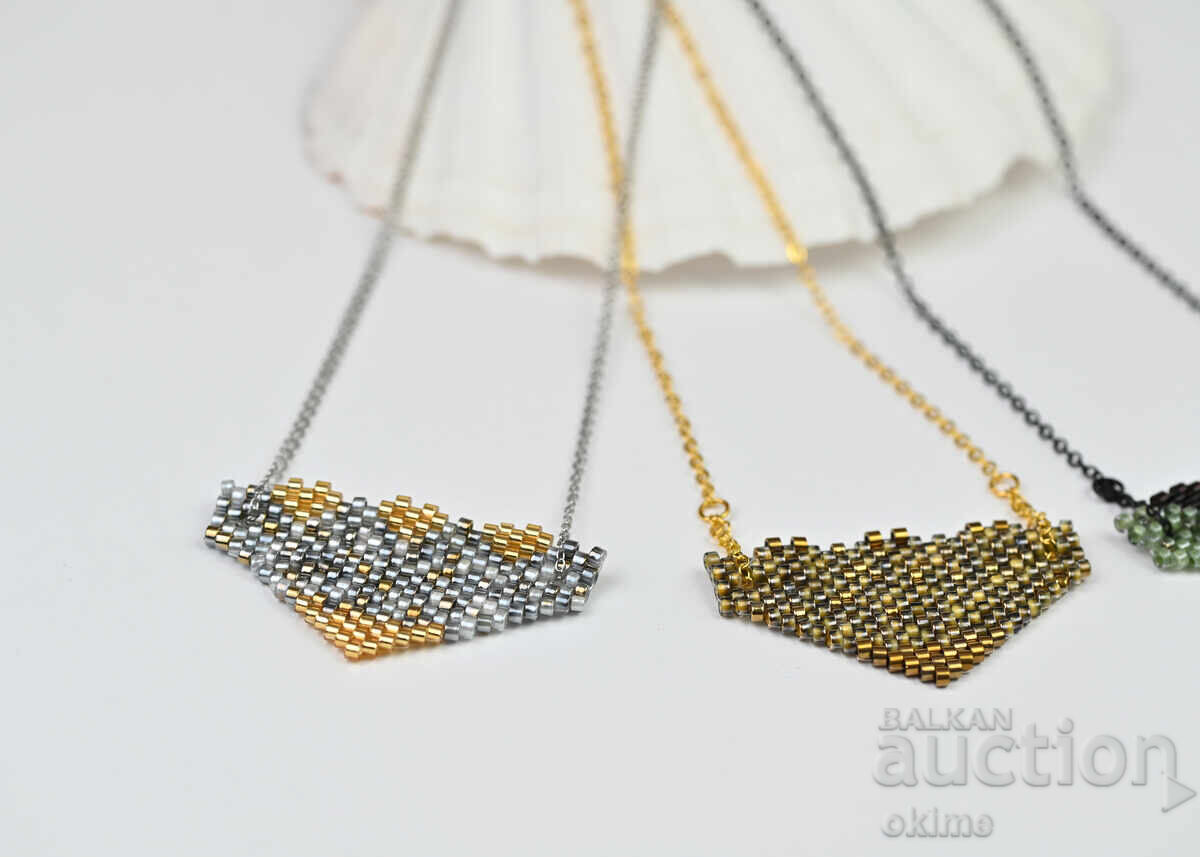 Χρυσό τριγωνικό κρεμαστό κόσμημα - κομψότητα σε γκρι και χρυσό - 7